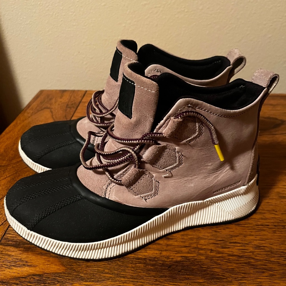 Sorel Out N About Classic Waterproof Duck Boot- Size 8
